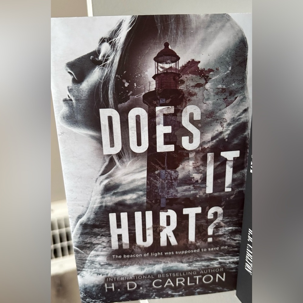 Does It Hurt? H.D Carlton NEW Unread